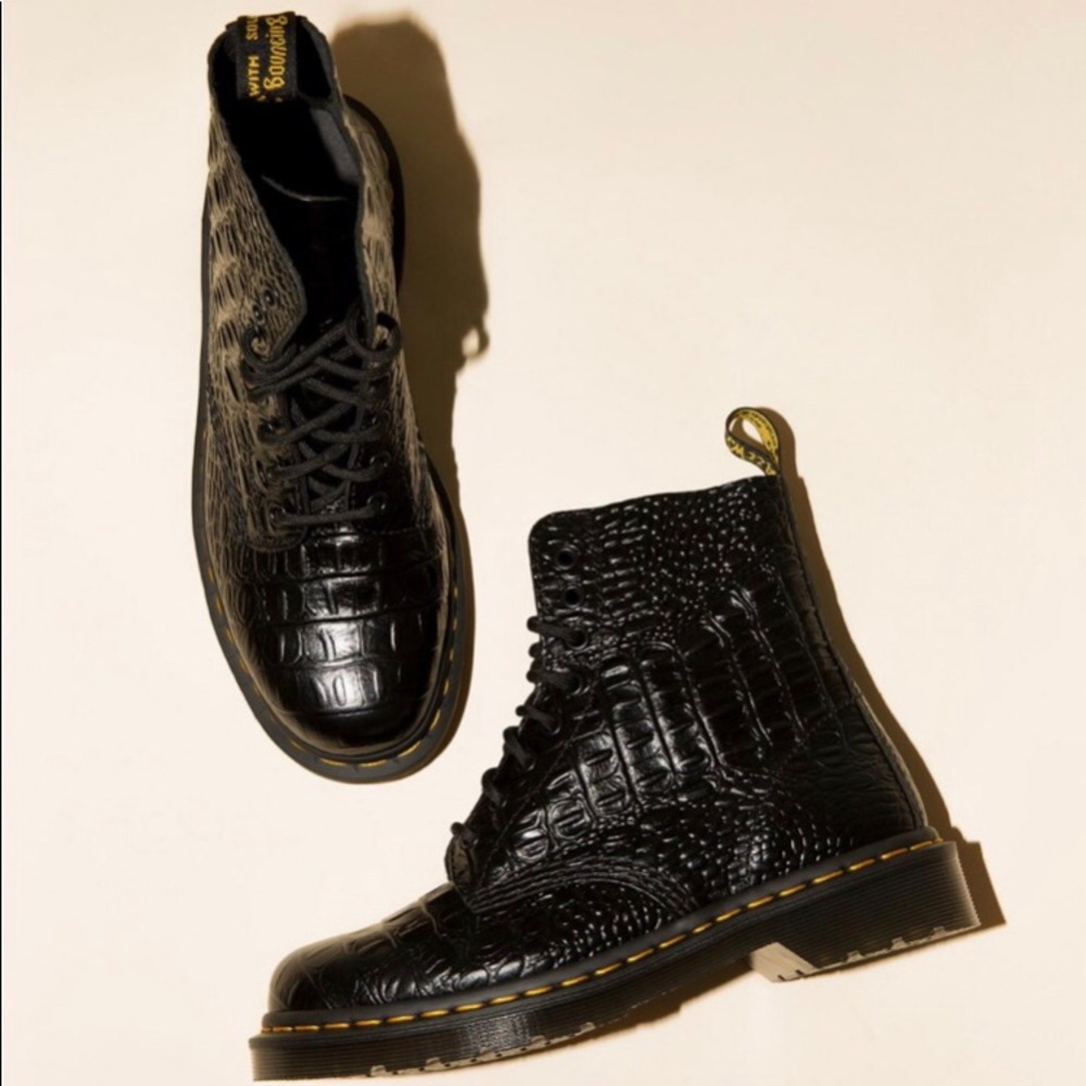 dr marten croc pascal boots black